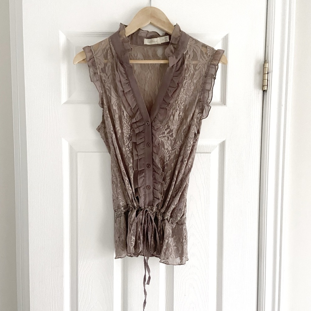 Costa Blanca | Elegant Lace Mauve Ruffle Top